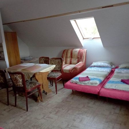 Apartman Police Nad Metuji Apartment Екстериор снимка