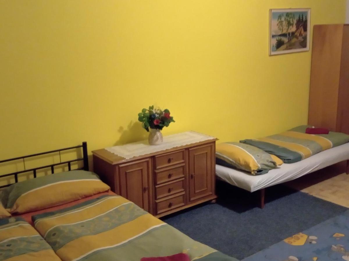 Apartman Police Nad Metuji Apartment Екстериор снимка