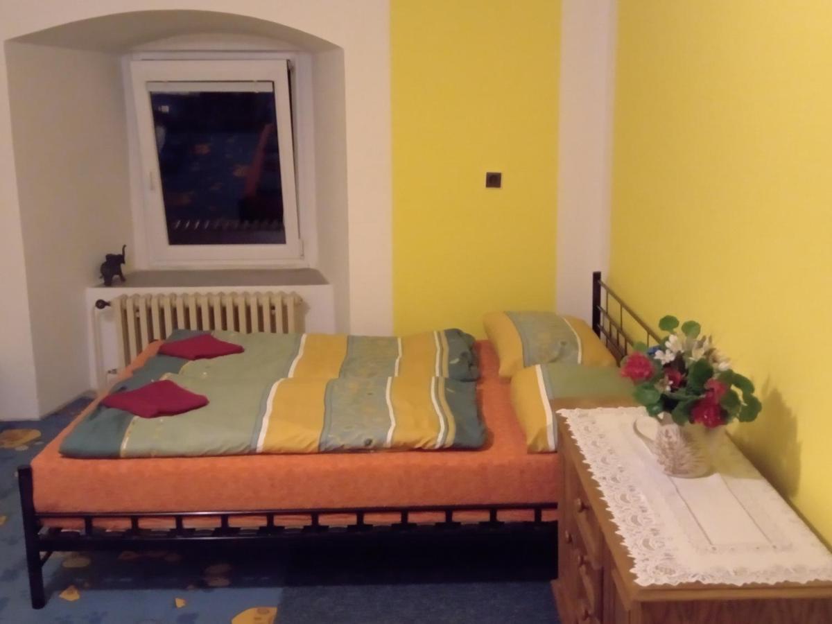Apartman Police Nad Metuji Apartment Екстериор снимка